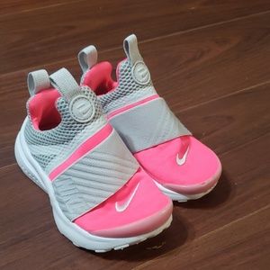Nike Toddler Girl's Size 9 Hot Pink Sneakers